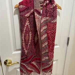 Elegant Red and Pink Patterned Scarf